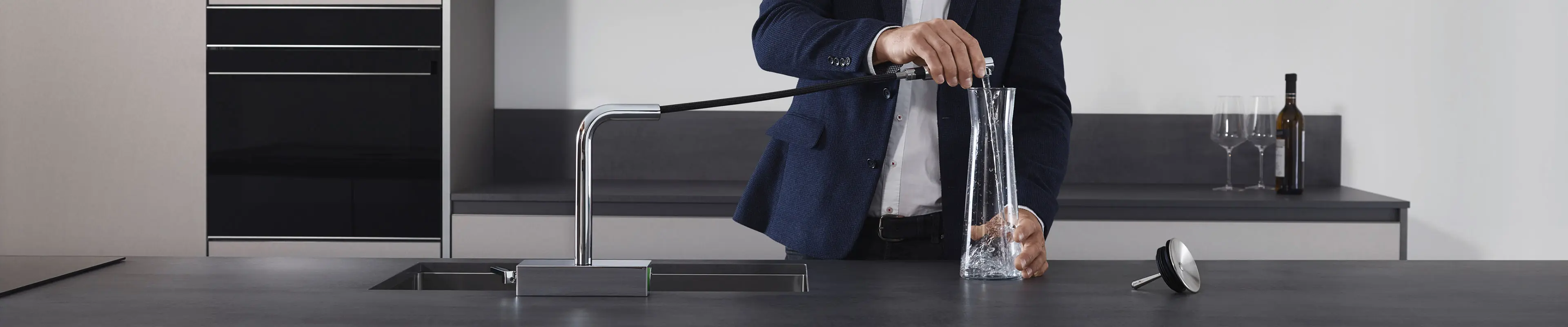 Cuisine contemporaine équipée du mitigeur hansgrohe Aquno Select M81